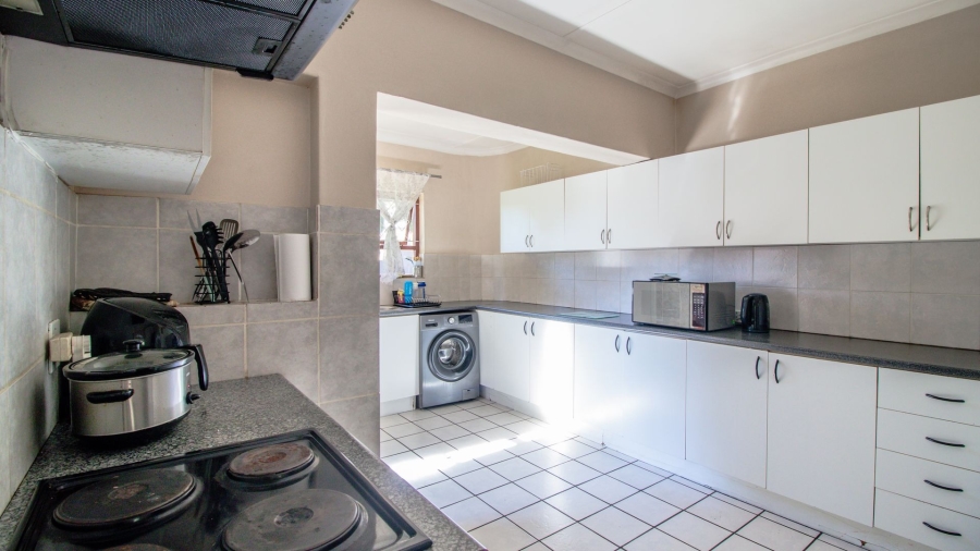 3 Bedroom Property for Sale in Bonza Bay Eastern Cape